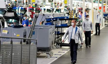 تحذيرات صادمة: الصناعة الألمانية وصلت إلى القاع!