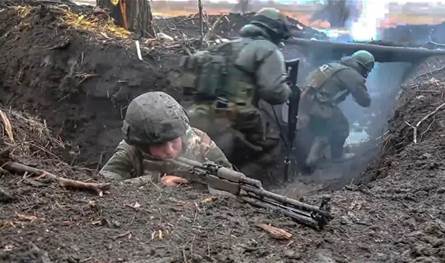 فيديو أثار ضجّة... ما حقيقة إنضمام فنان عربيّ للقتال مع روسيا؟