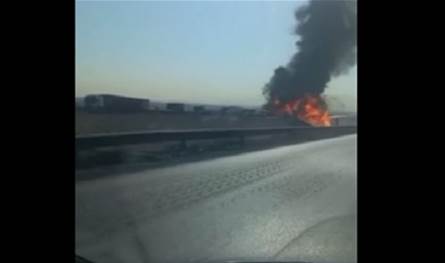 إنفجار وحريق كبير... شاهدوا بالفيديو ما تسبّب به حادث في إيران