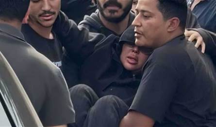 خلال مراسم تشييعه.. إنهيار زوجة الفنان إسماعيل الليثي وفيديو مُؤثّر يُوثّق ما حصل