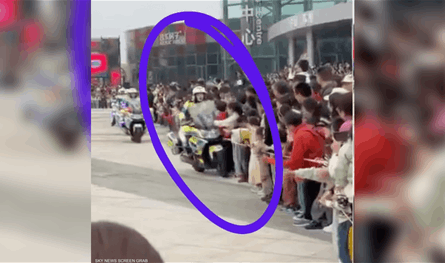 خلال استعراض.. شرطية تدهس الجمهور شاهدوا الفيديو