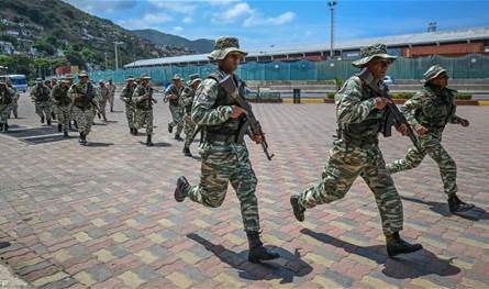 فنزويلا تطلق عملية انتشار عسكري واسع ردًا على واشنطن