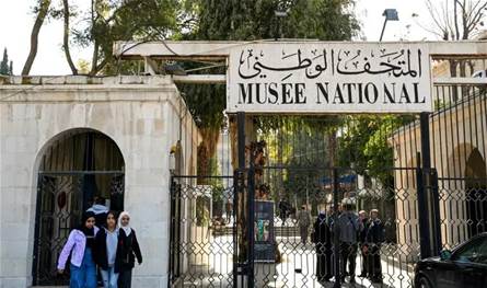 لص يكسر واجهة زجاجية ويقتحم المتحف… إليكم تفاصيل سرقة دمشق