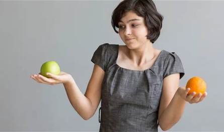 أيهما أفضل للصحة التفاح أم البرتقال؟