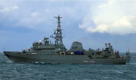 كان يرفع العلم الإيراني.. قوة بحرية تابعة للاتحاد الأوروبي تسيطر على قارب قرصنة