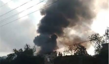 بالفيديو: اندلاع حريق كبير داخل معمل بطاريات في البداوي