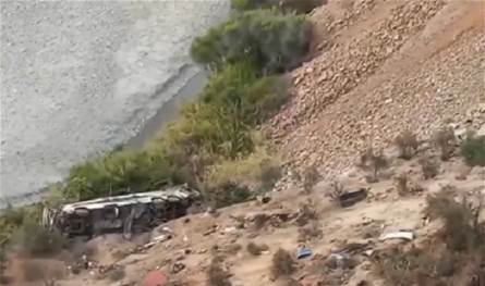 بالفيديو... 37 قتيلاً في حادث إنقلاب حافلة في البيرو