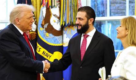 ترامب خرج عن البروتوكول خلال لقاء الشرع.. سأله عن عدد زوجاته