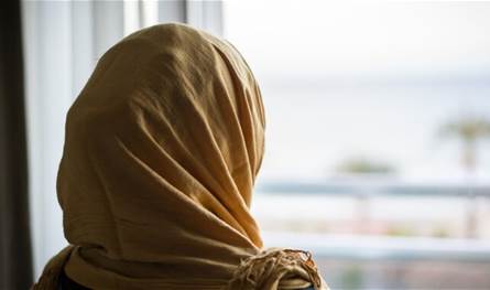 إطلالة غير متوقعة بعد سنوات.. فنانة تعود إلى الأضواء من دون حجاب (فيديو)