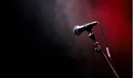 أصبحت عاجزة عن الحركة.. عملية تحوّل حياة مغنّية إلى كابوس!