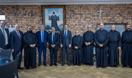 معوض واصل زيارته سيدني وزار دير مار شربل 