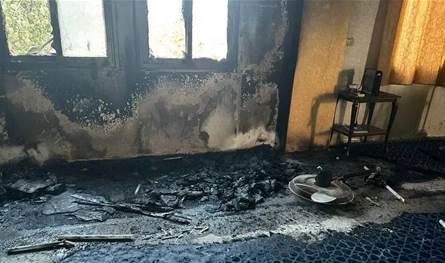 خطّوا شعارات عنصرية.. مستوطنون إسرائيليون يحرقون مسجداً وسط الضفة الغربية