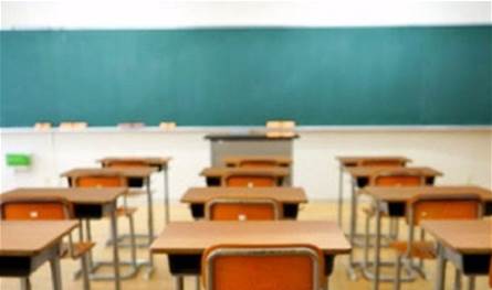 احتجاج أمام مدرسة حلتا الرسمية.. ما السبب؟