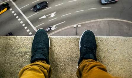 عمليّة إنتحار في الضاحية الجنوبية... رمى نفسه من الطابق الثامن!