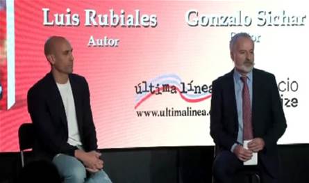 بالفيديو... الرئيس السابق للاتحاد الإسباني لكرة القدم يتعرّض للإعتداء