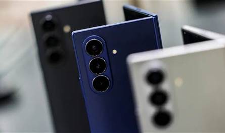 الشهر المقبل.. سامسونغ تستعد لإطلاق هاتفها القابل للطي بثلاث طيّات 