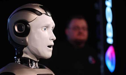 روبوت روسي جديد ينهار على المسرح فور انطلاق عرضه الأول (فيديو)