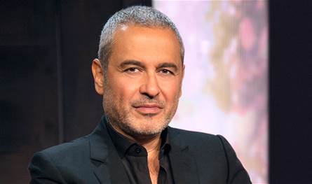 والدته رفضت إرتداء فساتينه... ماذا كشف إيلي صعب عن علاقته بزوجته وحبّه للبنان؟