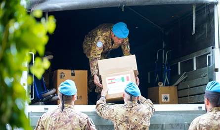 الكتيبة الإيطالية تواصل مبادراتها الإنسانية جنوبًا