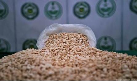 إحباط محاولة تهريب 8 ملايين حبة كبتاغون إلى دولة عربية.. وهؤلاء هم المتورطون!