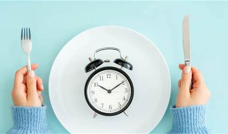 هل يؤثر الصيام على الأداء العقلي للبالغين؟ دراسة تجيب 