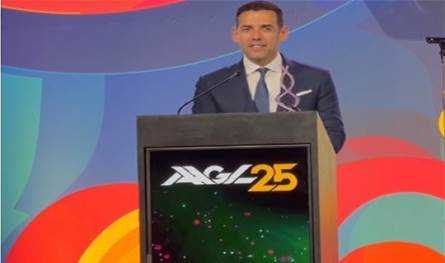 لبنانيّ ينال جائزة &quot;خافيير ماجرينا&quot; للتميّز في الجراحة الروبوتيّة