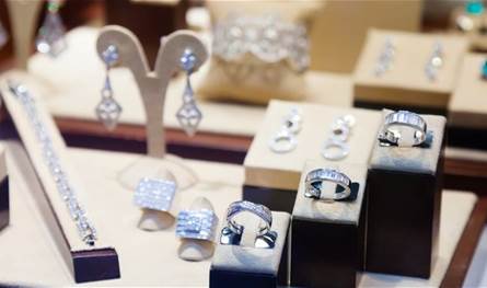 تفجير خزنة في مكتب بريد في هذه الدولة… والمفاجأة داخل الحقيبة!