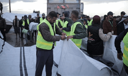خيام عاجلة لغزة.. مصر تسير قافلة إيواء استجابة لنداء الرئاسة الفلسطينية