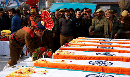 أشلاء الجثث وصلت إلى المنازل.. انفجار عنيف يهزّ مركزا للشرطة الهندية