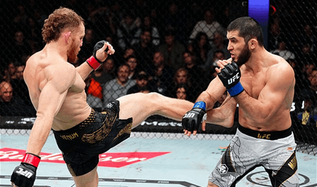 إسلام ماخاتشيف يهزم جاك ديلا مادالينا ليصبح بطلًا مزدوجًا في UFC 322