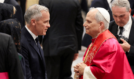 الفاتيكان يعيد قطعًا أثرية إلى كندا