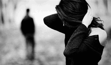 بعد انفصاله عن النجمة المليارديرة.. ممثل يثير الجدل بظهور غير مكترث 