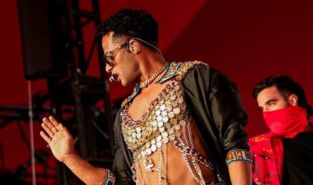 بعد أيام قليلة على رحيل والده مفاجأة من محمد رمضان.. هكذا سيكشف عن وصيته  