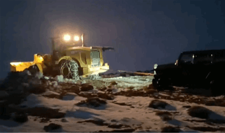 في عيناتا - الأرز.. إنقاذ مواطن حاصرته الثلوج 