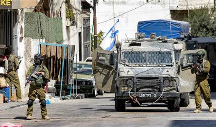 قصف ونسف جنوب غزة.. واستشهاد فتى خلال اقتحام في الضفة