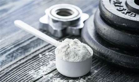 تعرف على 6 أنواع من الكرياتين… أيها الأنسب للأداء الرياضي؟