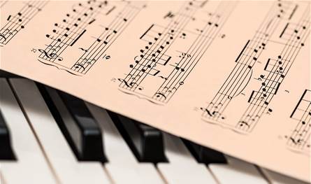 خبر حزين لعشّاق الموسيقى العربية.. موسيقار كبير يتعرض لوعكة صحية!