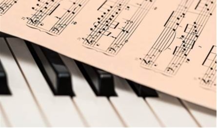 خبر حزين لعشاق الموسيقى العربية.. موسيقار كبير يتعرض لوعكة صحية