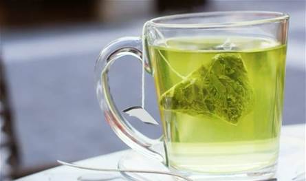 إضافات سحرية لمشروبك الصباحي تمنحك الطاقة وتطيل العمر وتحرق الدهون