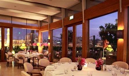 مقاطعة كاملة في حفل عشاء