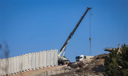 من الجدار إلى استهداف اليونيفيل.. محاولة إسرائيلية منهجية لفرض وقائع جديدة!