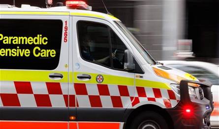 أحدهم في حالة حرجة.. إصابة تسعة أشخاص في اصطدام سيارة سباق بحشد من الناس