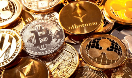 سعرها ارتفع بشكل جنونيّ.. عملة جديدة تهدّد البيتكوين