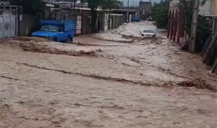 بعد أزمة الجفاف... مياه الأمطار أغرقت إيران (فيديو)