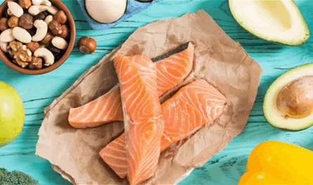 أطعمة &quot;تهدّئ الأعصاب&quot;.. كيف يساعد ما نأكله في خفض التوتر والقلق؟