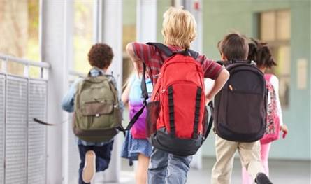 إصابات... شاهدوا بالصورة ما حصل مع عددٍ من التلاميذ أثناء خروجهم من المدرسة