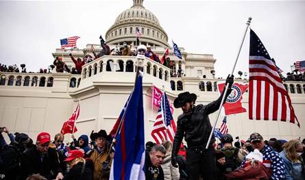 ترامب يمنح عفواً جديداً لأحد مشاركي اقتحام الكابيتول