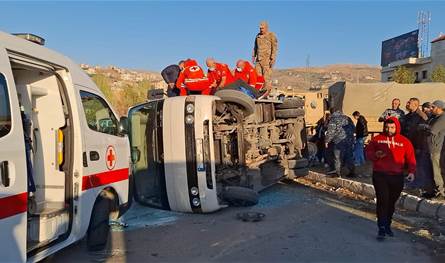 في زحلة.. &quot;فان&quot; يصطدم بحافلة مخصّصة لنقل الطلاب وإصابة العشرات