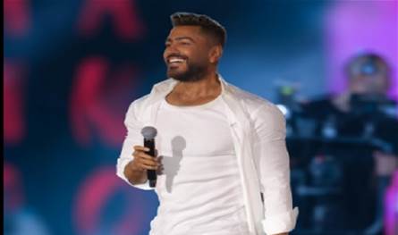 إبنته تاليا برفقته... شاهدوا أوّل صورة لتامر حسني من المستشفى