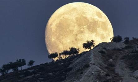 في 20 تشرين الثاني.. القمر الجديد يبدأ دورة جديدة في السماء